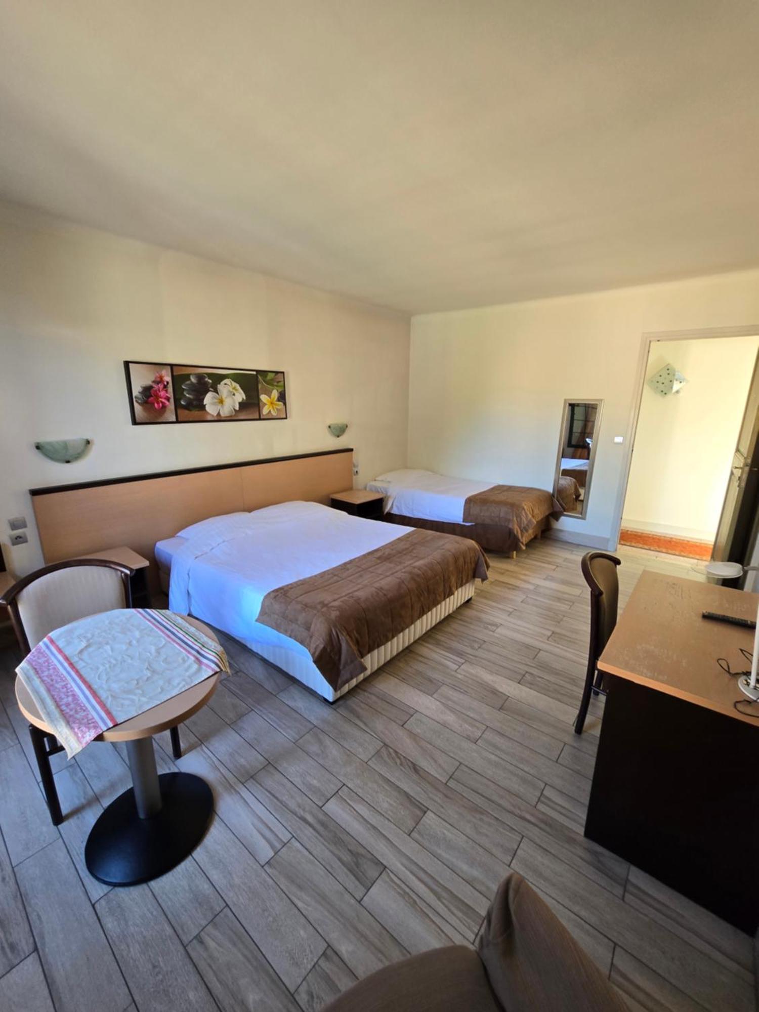 Auberge Les Aromes Grasse Ngoại thất bức ảnh